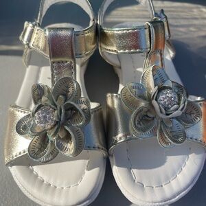 Kids Silver‎ Flower Sandals